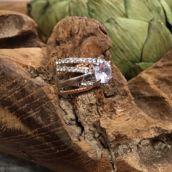 Gorgeous White Topaz Infinity Ring - Picture 2 of 8